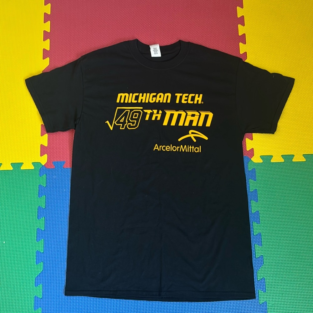 Michigan Tech Hockey Huskies 7th Man T-shirt Medium 2018-19 Home Schedule WCHA